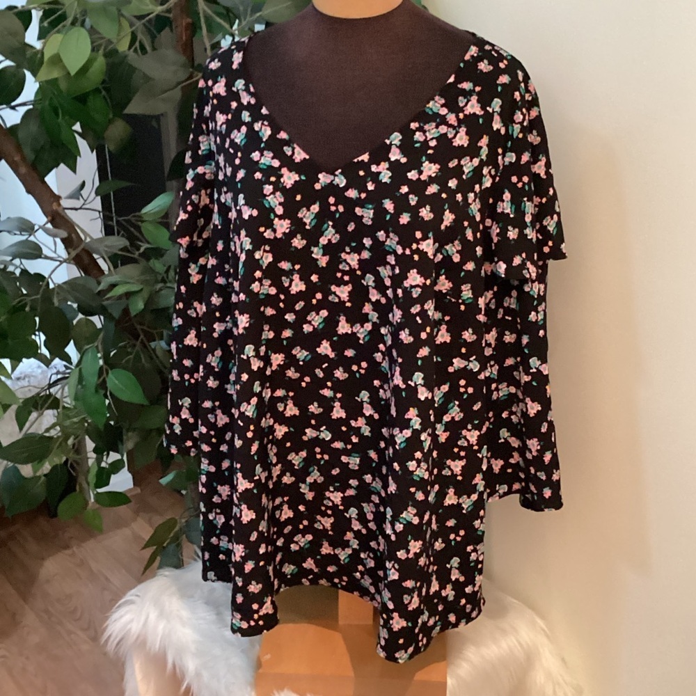 Lane Bryant V neck floral layered bell sleeve blouse Woman’s 18/20 - Picture 2 of 12